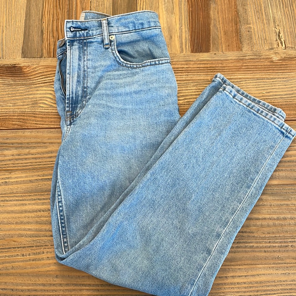 Everlane- the cheeky jean. Size 29 crop